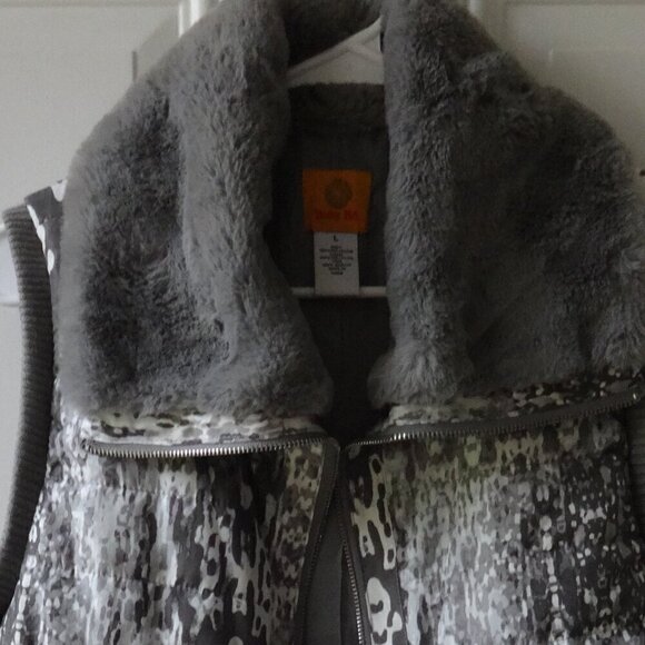 Ruby Red women's vest size L, puff front knit sides front zipper faux fur collar - Picture 12 of 12